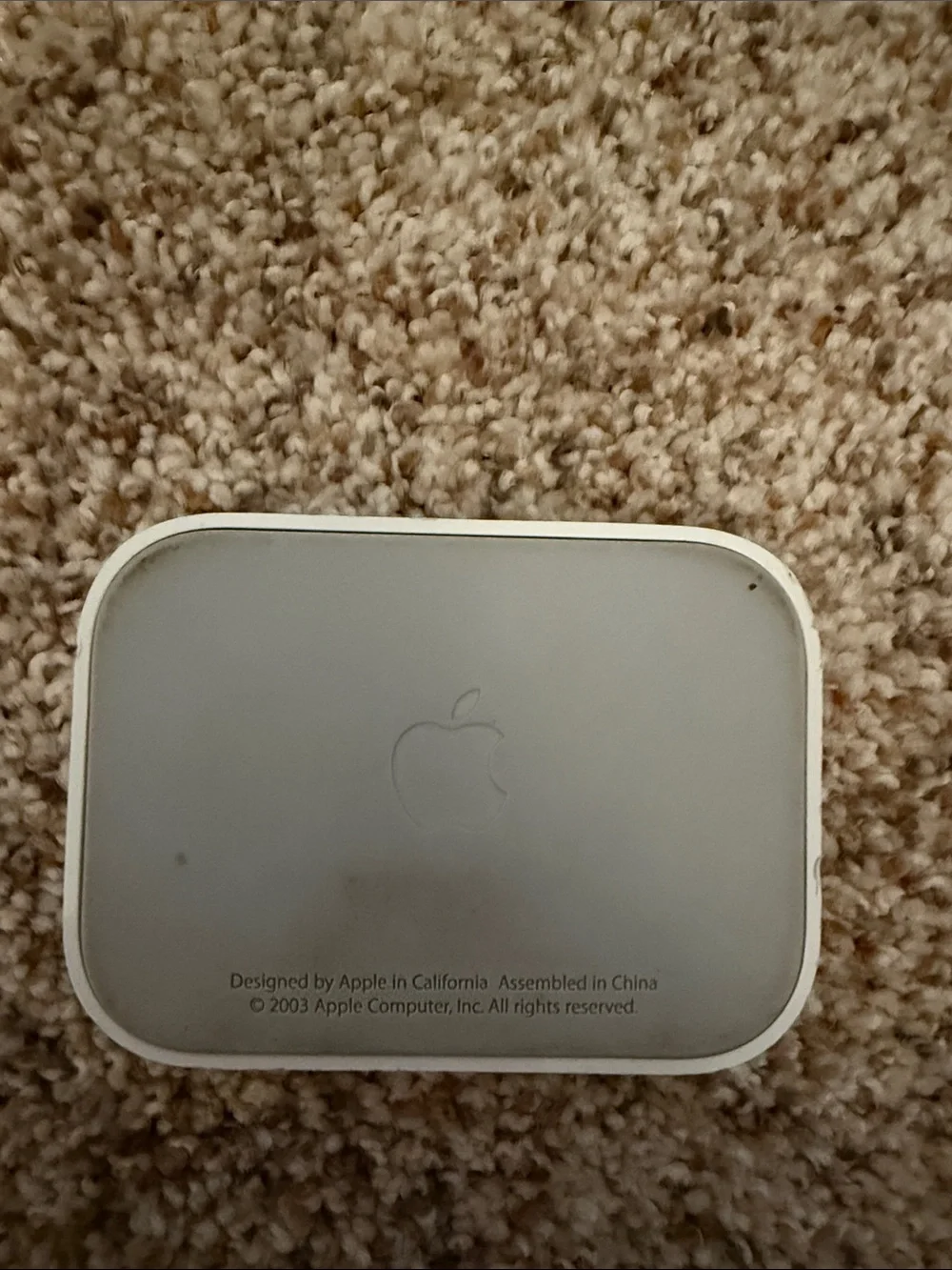 Apple iPod/iPhone Docking Connector Stand